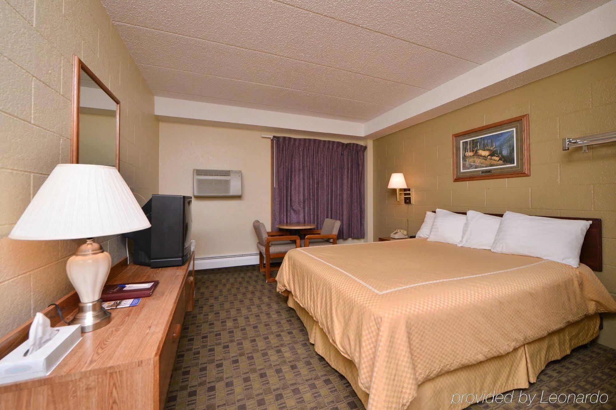Super 8 By Wyndham Hotel